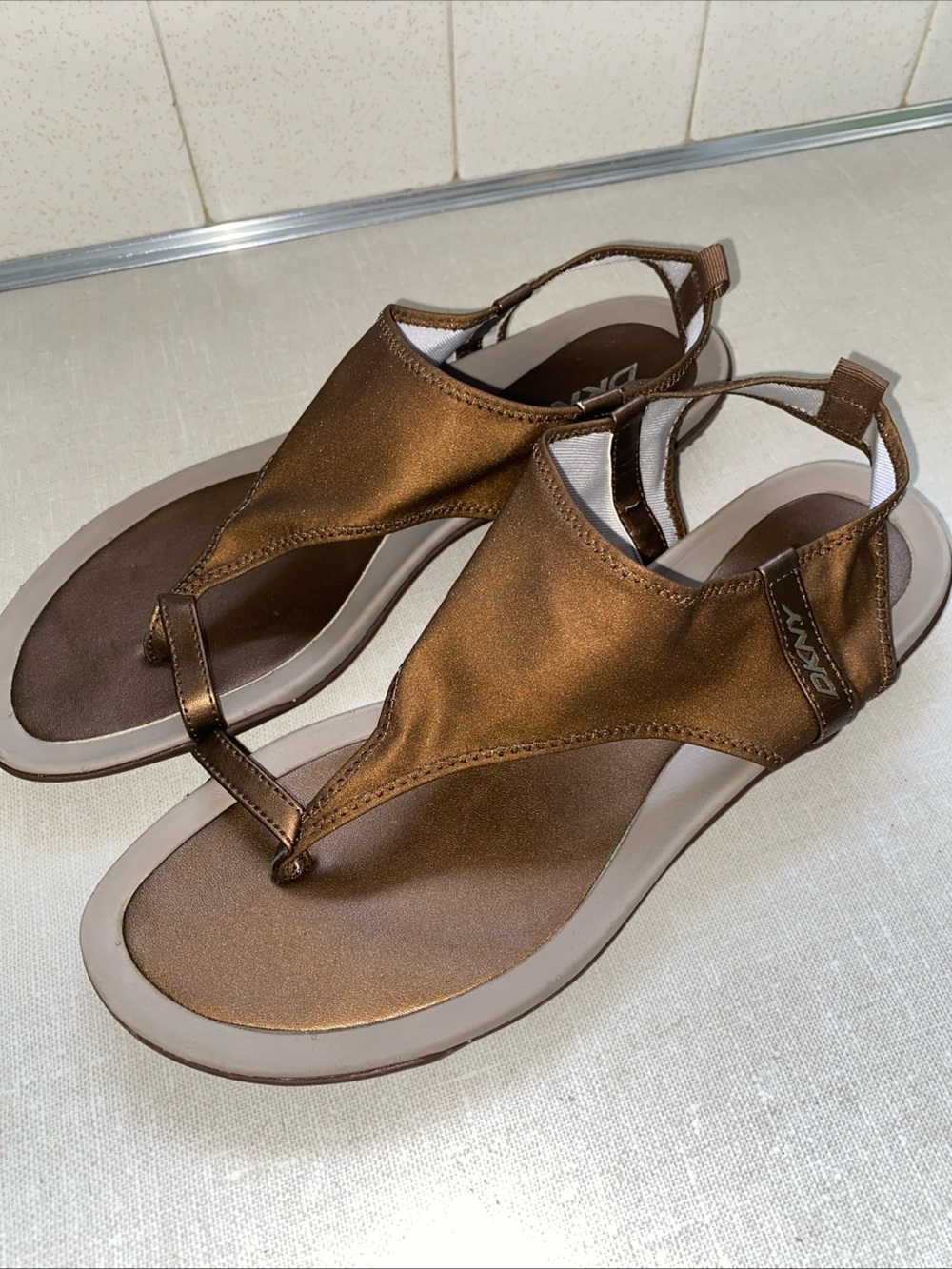 DKNY‎ Bronze Slingback Thong Sandals Women’s Size 10